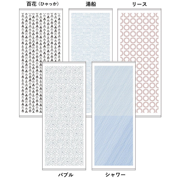 タオルを畳む女性